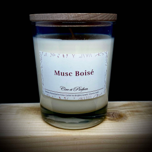 Woody Musk scented candle